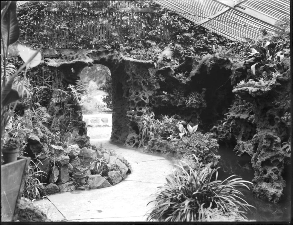 Figure 9: The second iteration of the grotto, c. 1905, following the addition of reinforced concrete work. Source: AGSA 20041RJN5439.