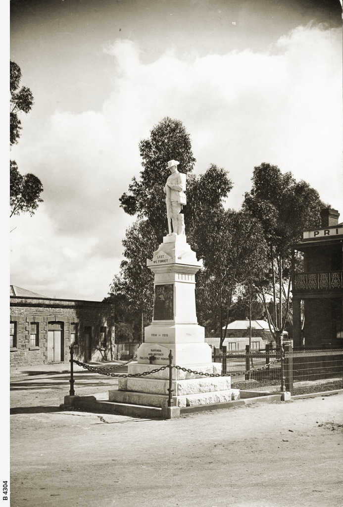 The Kapunda & District War Memorial. Source: SLSA B 4304.